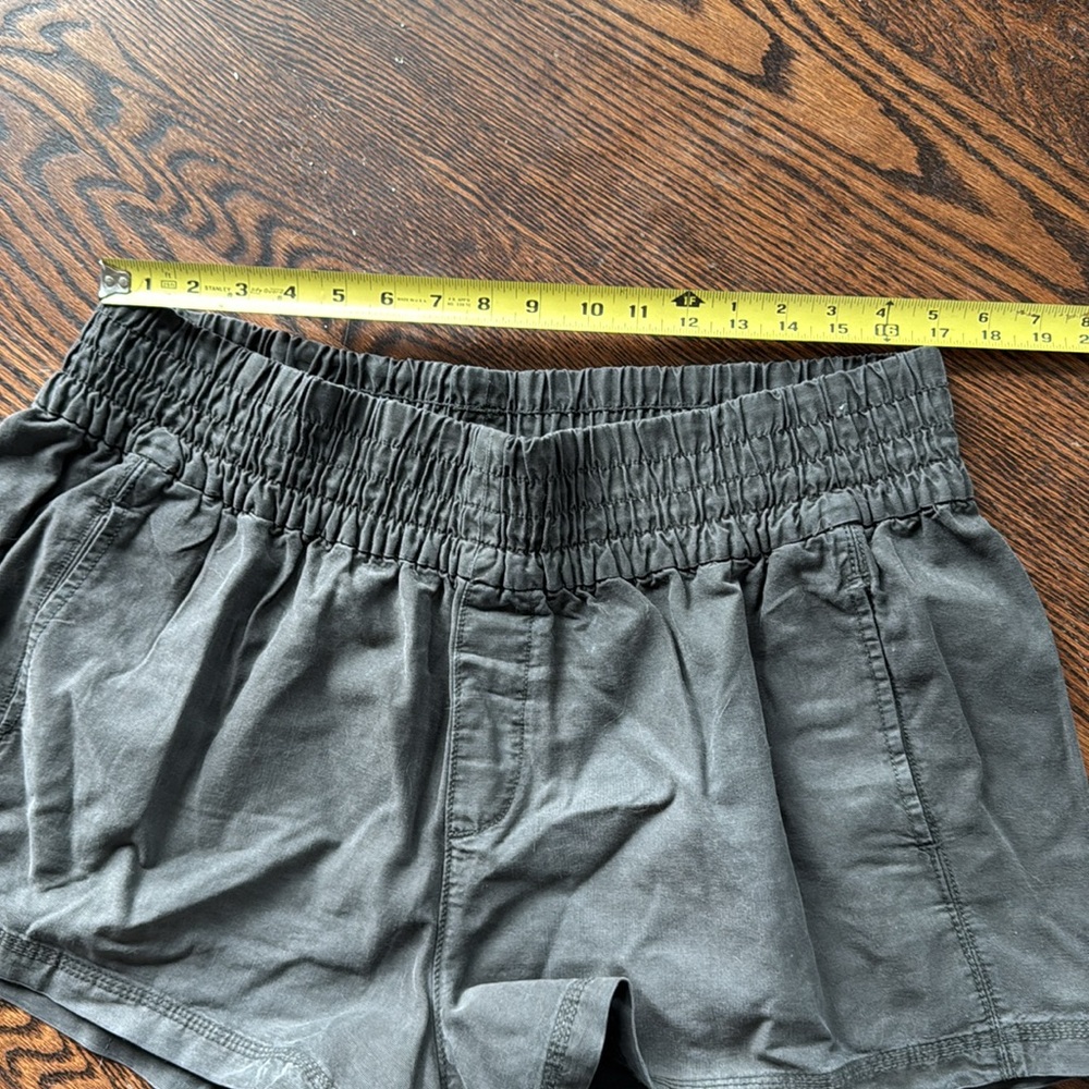 aerie High-Waist Elastic-Waist Olive Shorts - Picture 6 of 10